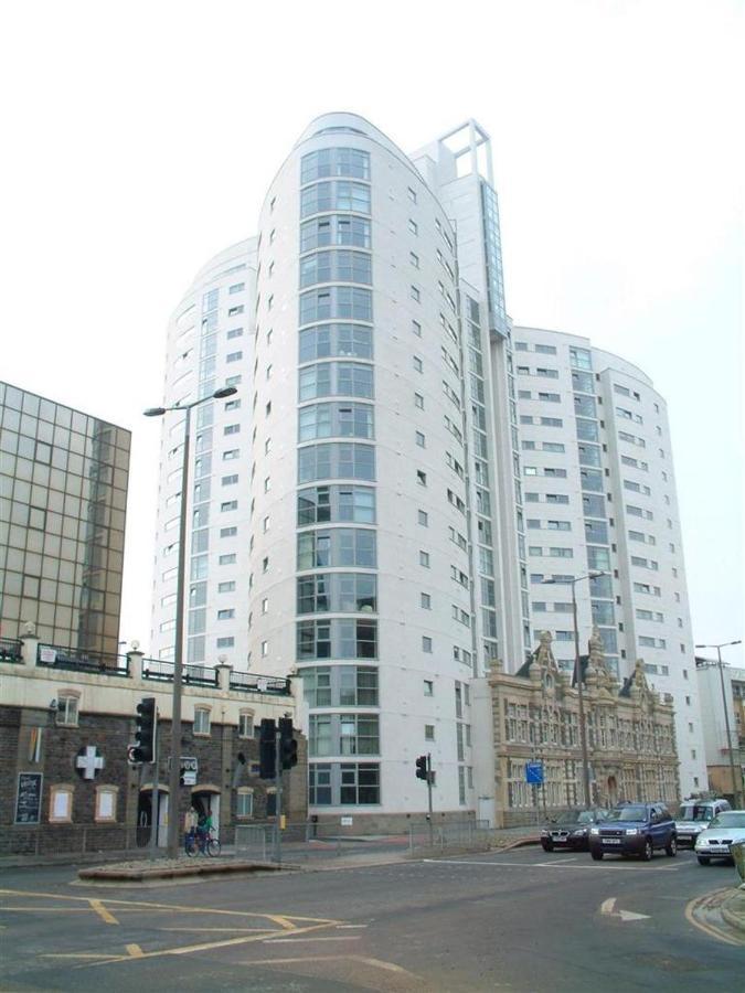 2 Bedroom City Centre Apartment With Free Parking Cardiff Zewnętrze zdjęcie
